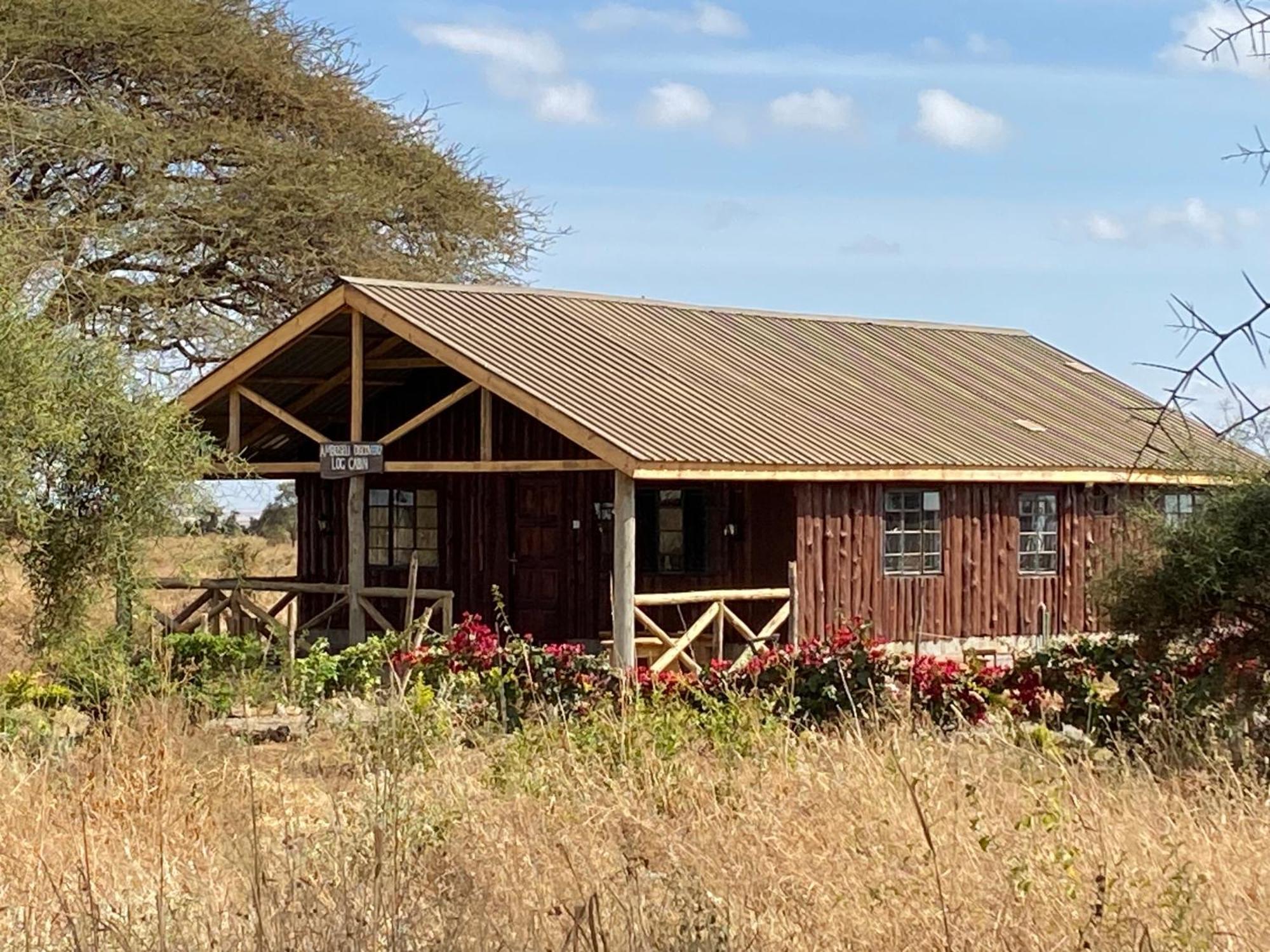 Luxury tent Discovery Camp Amboseli